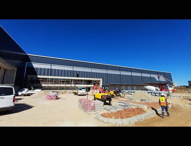 INDUSTRIAL PROPERTY TO RENT IN LOUWLARDIA